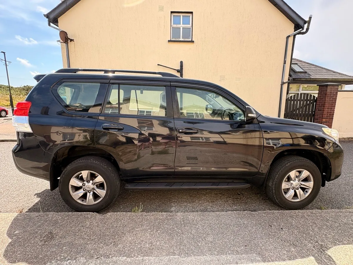 2010 Landcruiser 5 Seats €333 tax NCT NOV - Image 4