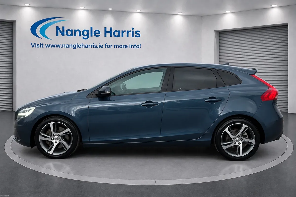 VOLVO V40 2.0 D4 - Image 2