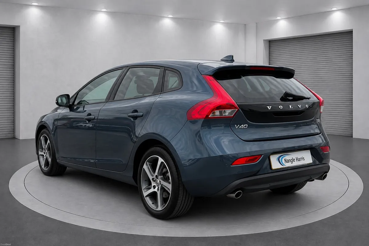 VOLVO V40 2.0 D4 - Image 3