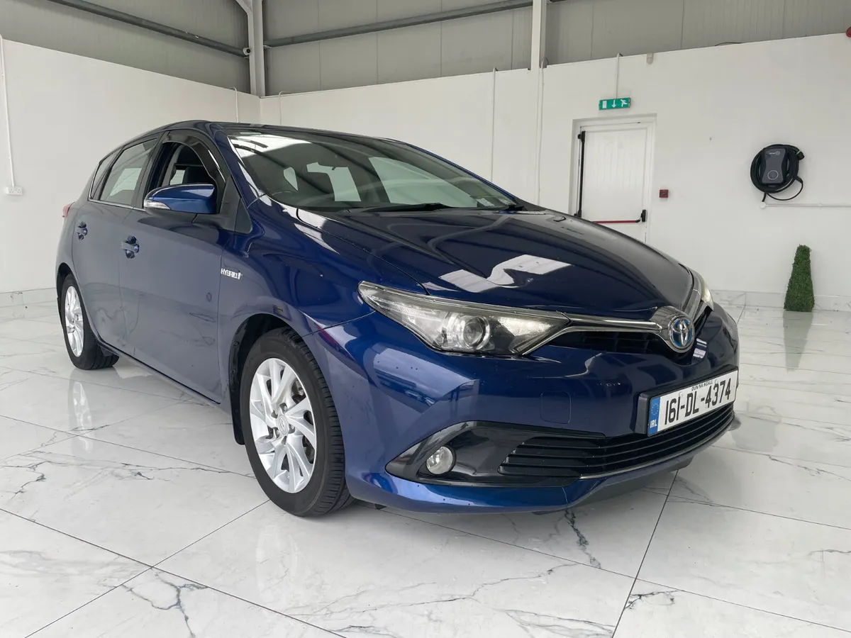 Toyota Auris 2016 - Image 2