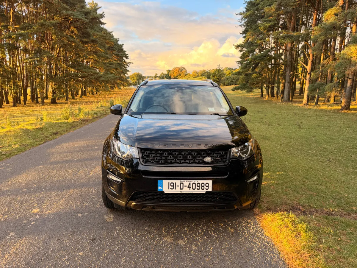 Land Rover Discovery Sport 7 Seater - Image 2