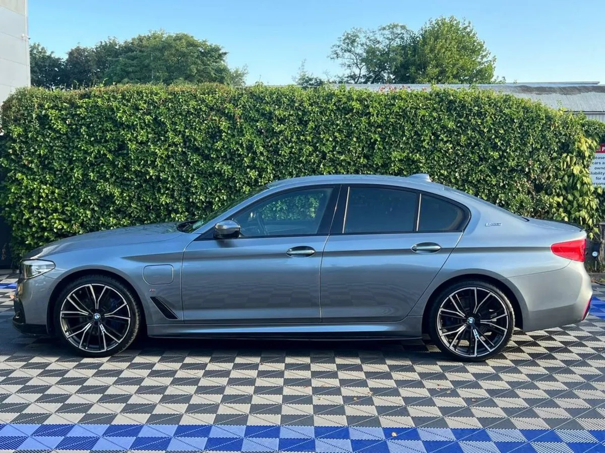 BMW 5-Series 530e M-SPORT COMPETITION 2.0 HYBRID / - Image 3