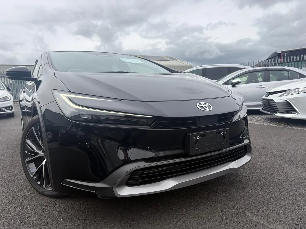 3605 KMS ONLY 2024 TOYOTA PRIUS HYBRID AUTO - Image 3