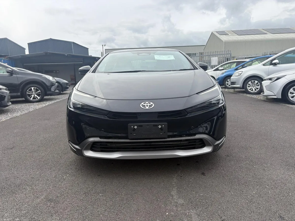 3605 KMS ONLY 2024 TOYOTA PRIUS HYBRID AUTO - Image 4