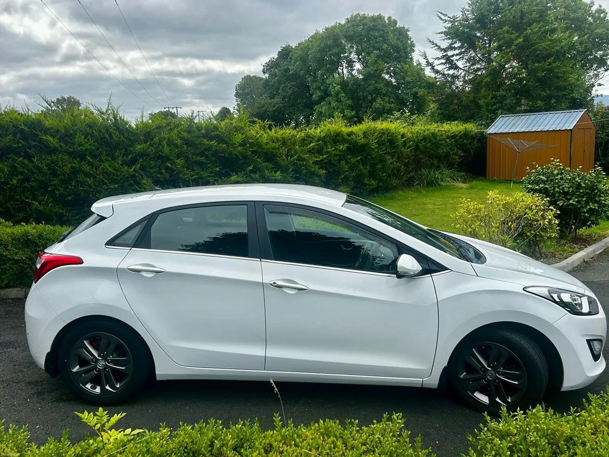 Hyundai i30 Diesel Deluxe Trim - Image 3