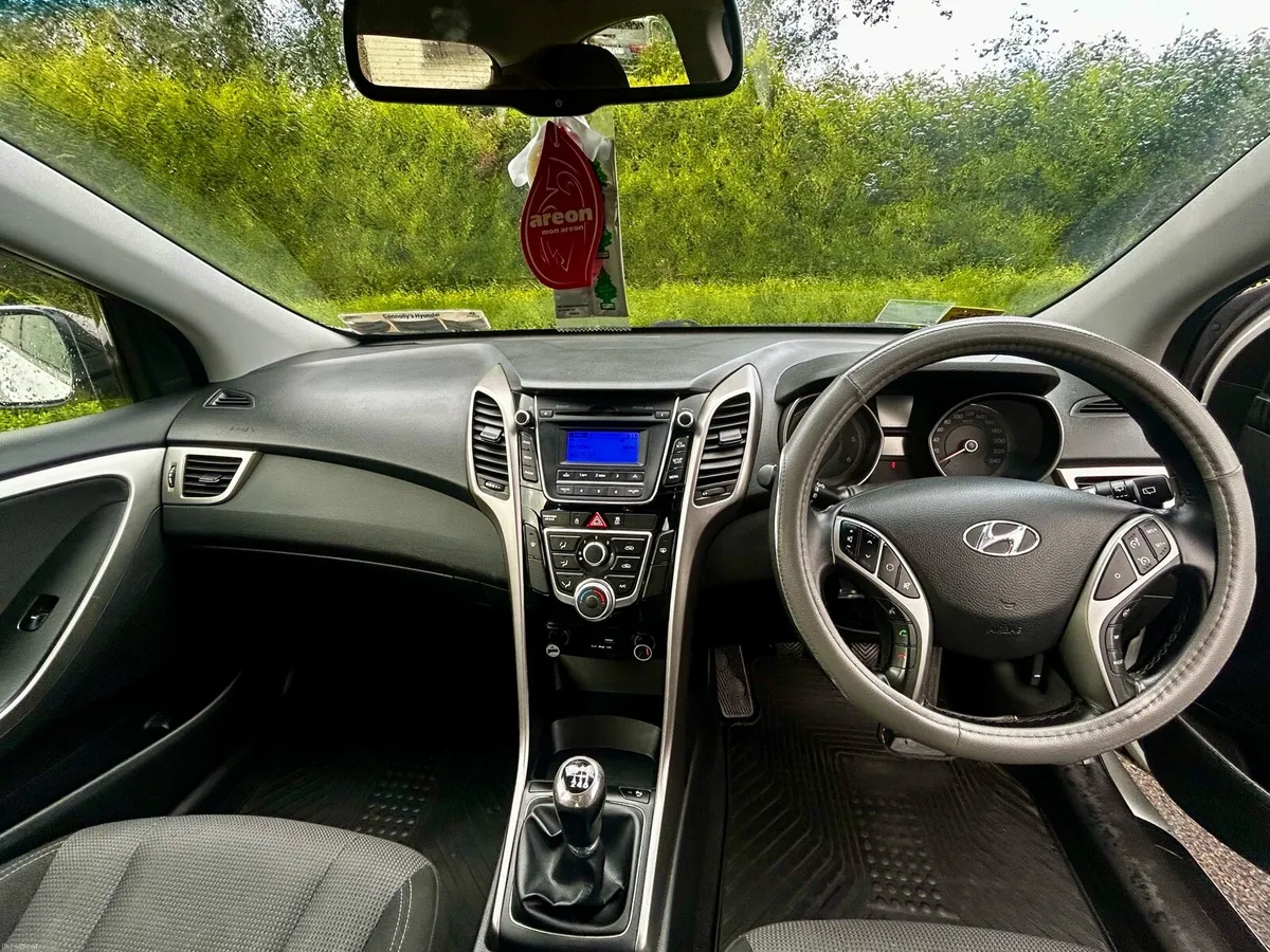 Hyundai i30 Diesel Deluxe Trim - Image 6