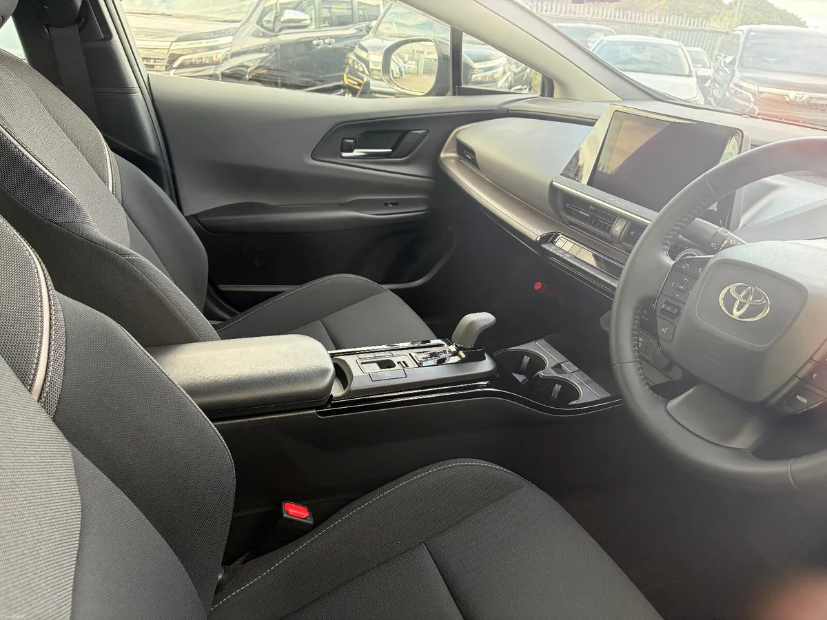 2024 TOYOTA PRIUS HYBRID AUTO - Image 4