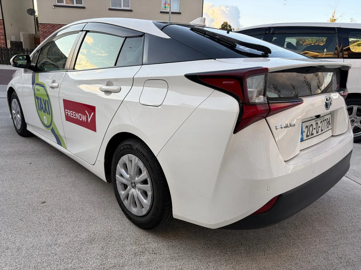2021 TAXI READY Toyota Prius 1.8 hybrid autoamtic - Image 4