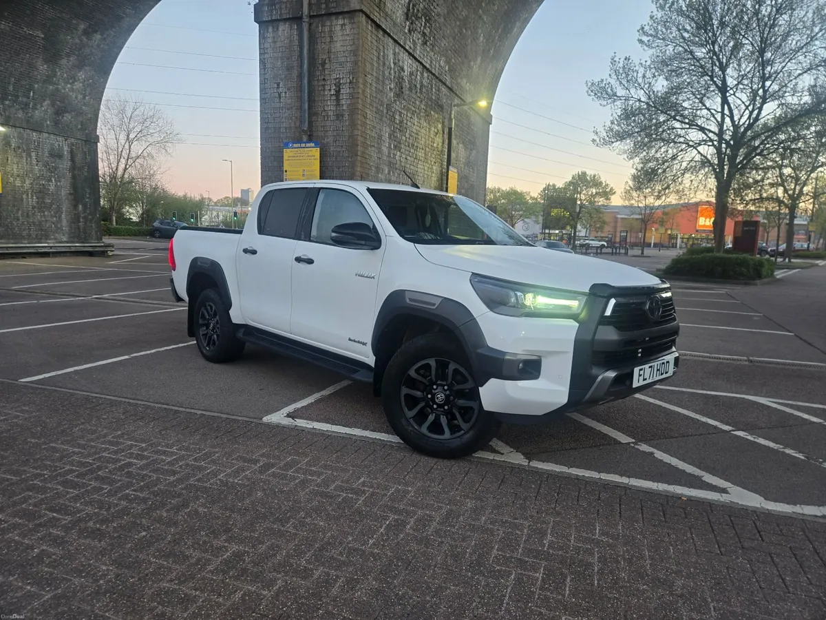 Toyota Hilux 2021 - Image 2