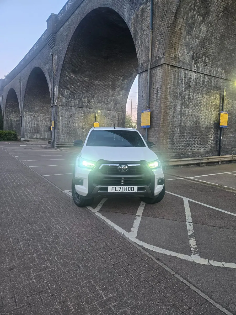 Toyota Hilux 2021 - Image 6