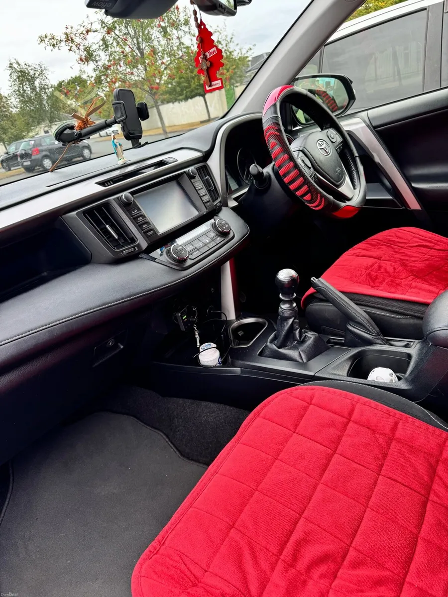 2018 Toyota RAV4 Excellent condition - Image 3