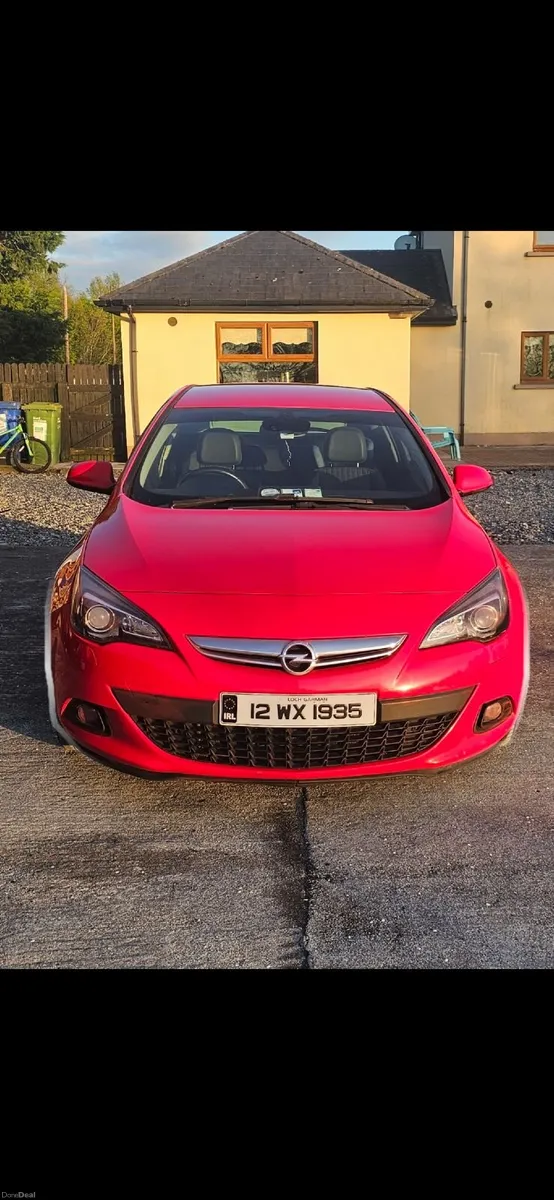 Opel Astra 2012 GTC SPORT 2.0 DIESEL - Image 1