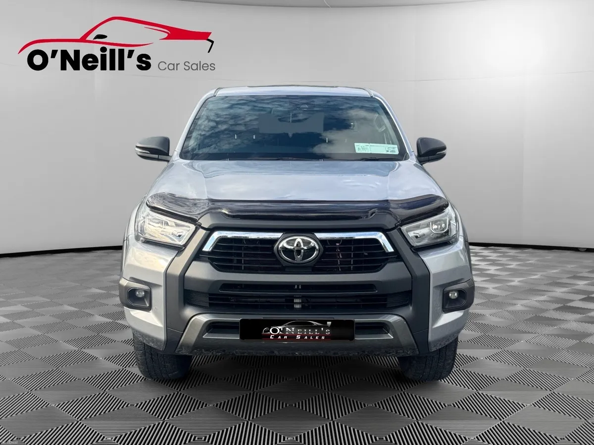 Toyota Hilux 2.8 MHEV INVINCIBLE 4DR #442 - Image 2