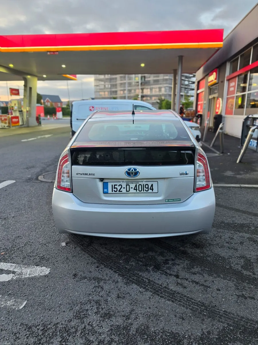 Toyota Prius 2015|Hybrid |Low Mileage|Automatic - Image 4