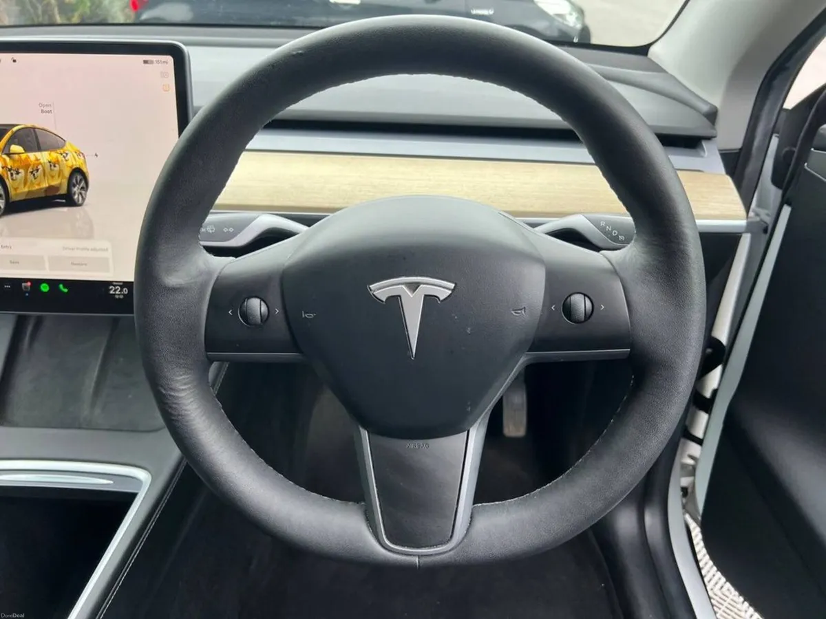 Tesla Model Y LONG RANGE AWD // PANORAMIC SUNROOF - Image 5