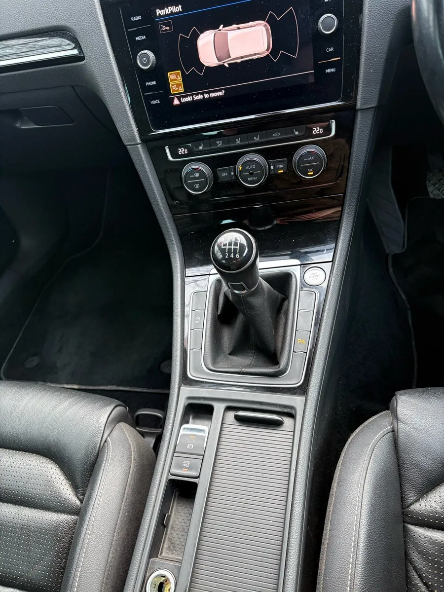 R-line Volkswagen Golf - Image 6