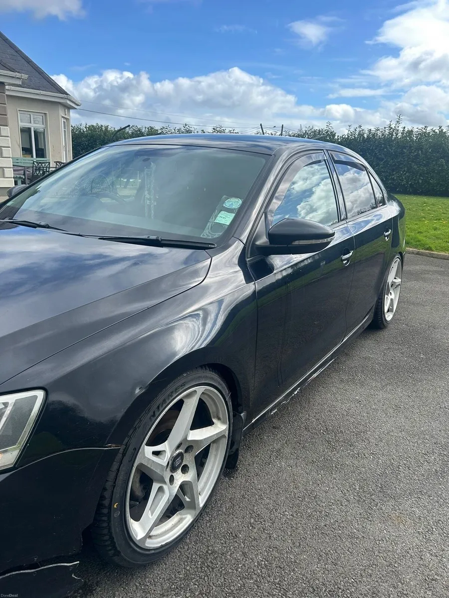 Volkswagen Jetta 2015 2.0 diesel - Image 3