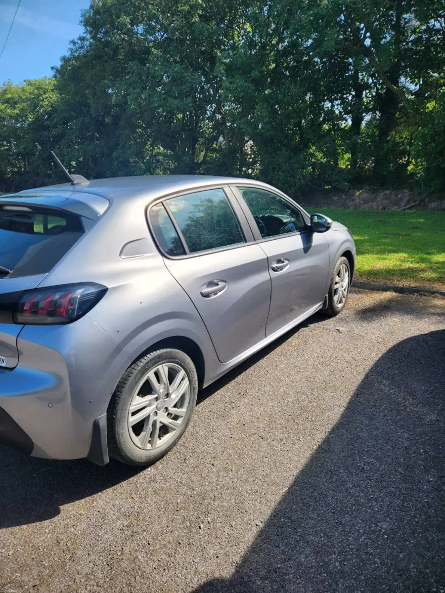 Peugeot 208 - Image 4