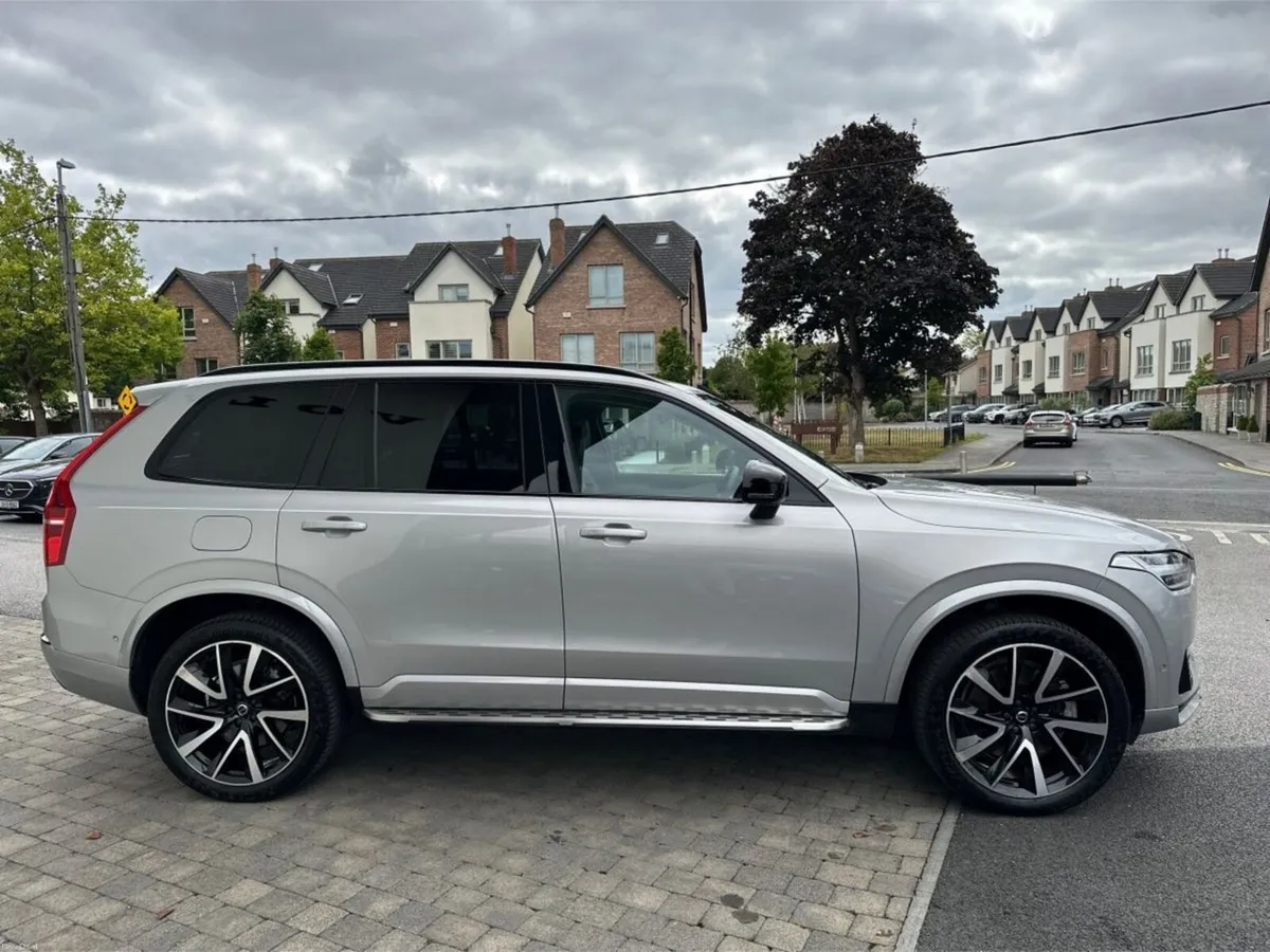 Volvo XC90 T8 PHEV 455hp Plus (Dark Theme) - Image 4