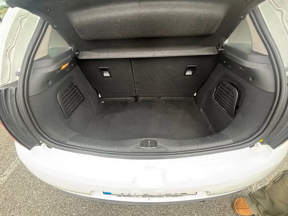 Citroen C3 2014 (Perfect first car) - Image 2