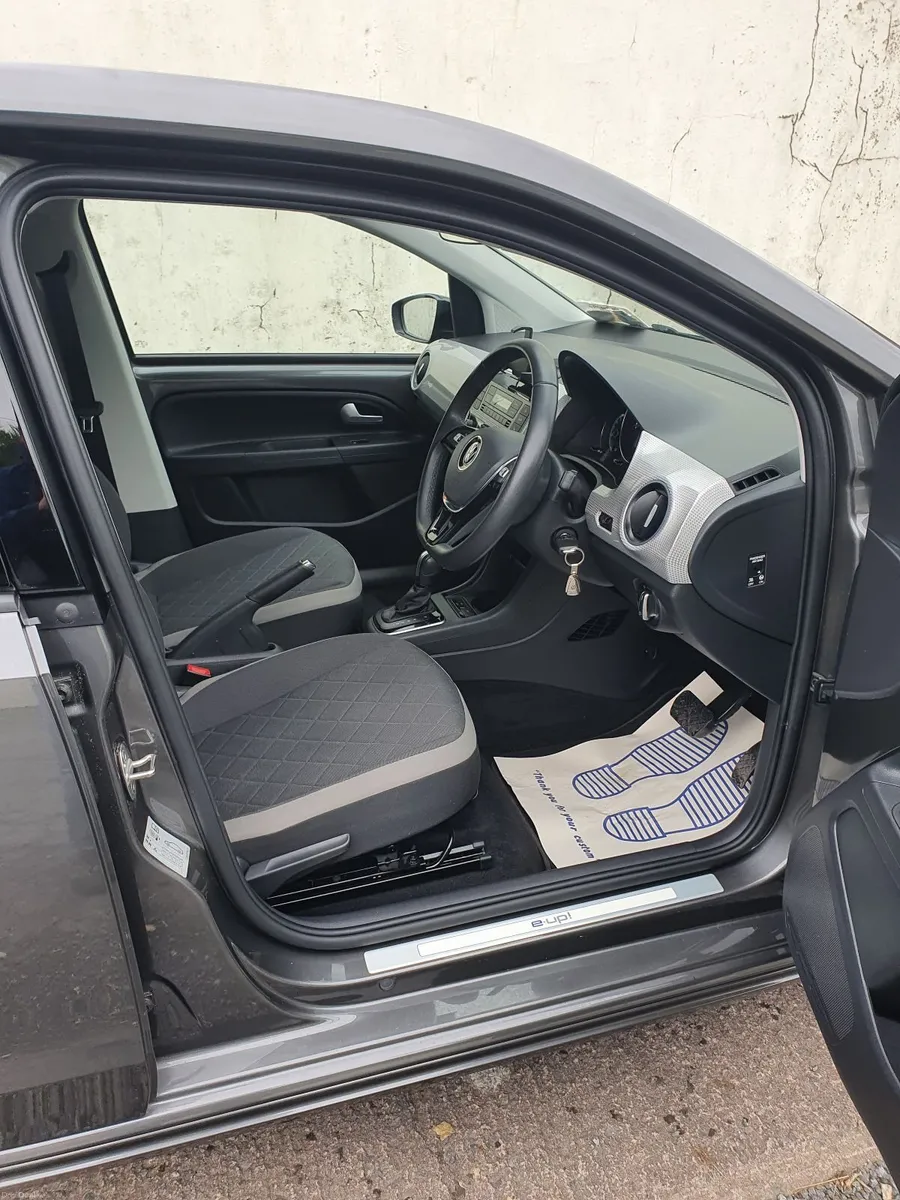 Volkswagen e-up! 2024 - Image 2