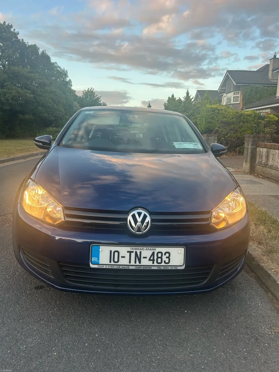 2010 Volkswagen Golf - Image 2