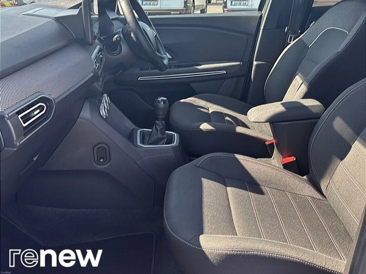 Dacia Jogger EXTREME SE 1.0 TCE 110BHP TOP SPEC *I - Image 5