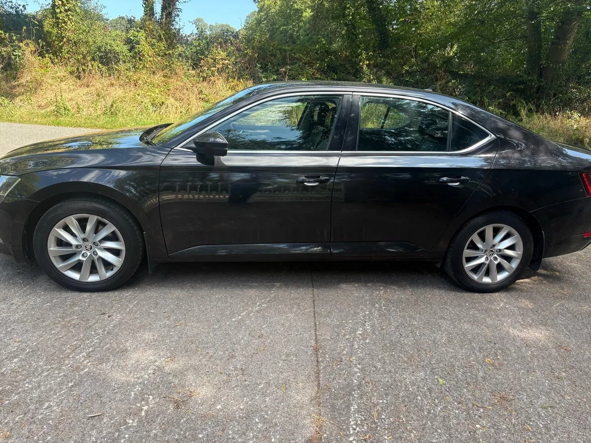 SKODA SUPERB 2.0 LTR DIESEL STYLE MODEL - Image 4