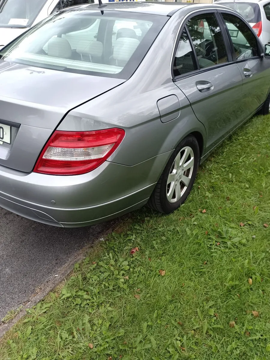 Mercedes-Benz C-Class 2011 - Image 6