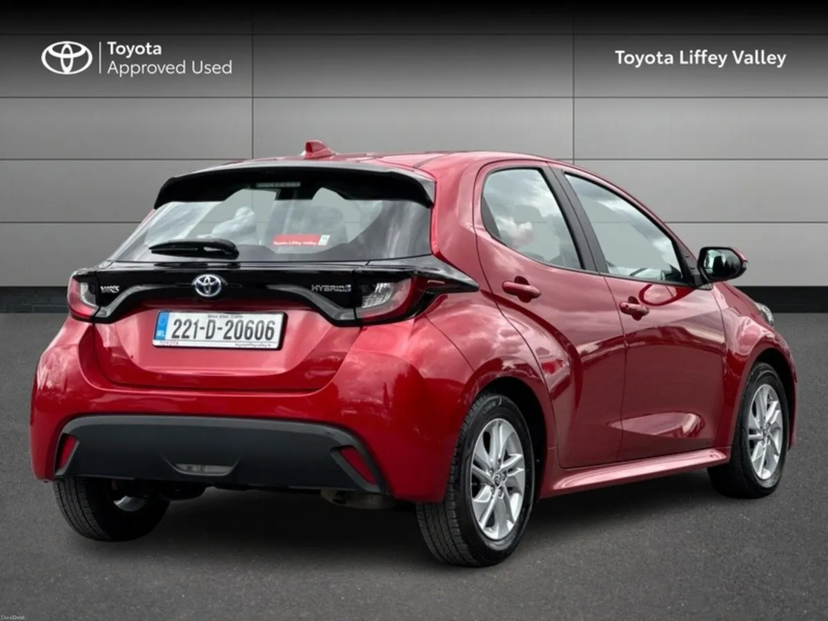 Toyota Yaris YARIS HYBRID LUNA - Image 2