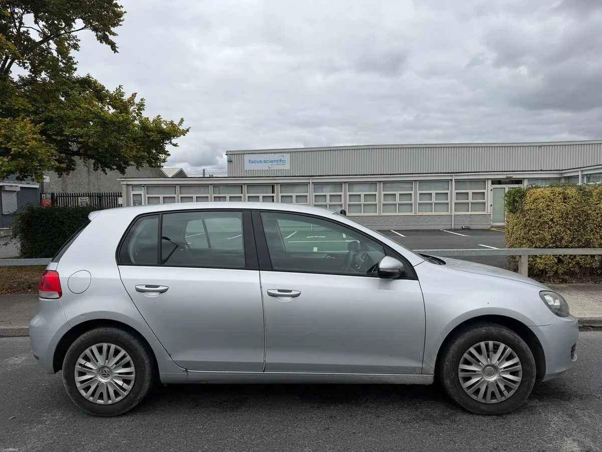 2010 VOLKSWAGEN GOLF TDI 5DR - Image 2