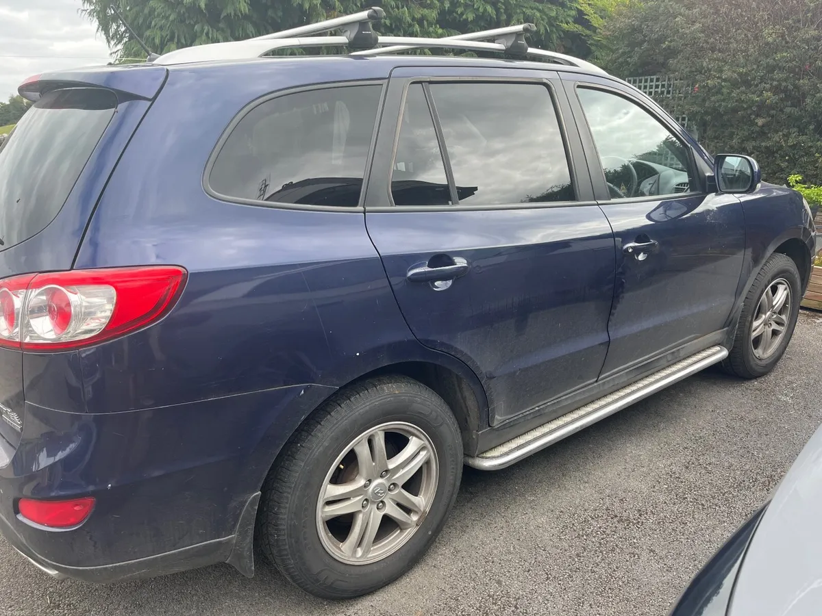 Hyundai Santa Fe 2011 - Image 3