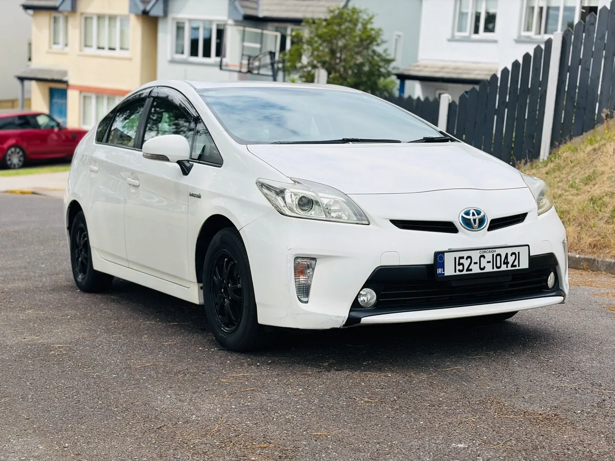 2015 Toyota Prius S Hybrid | 105500 KM - Image 1