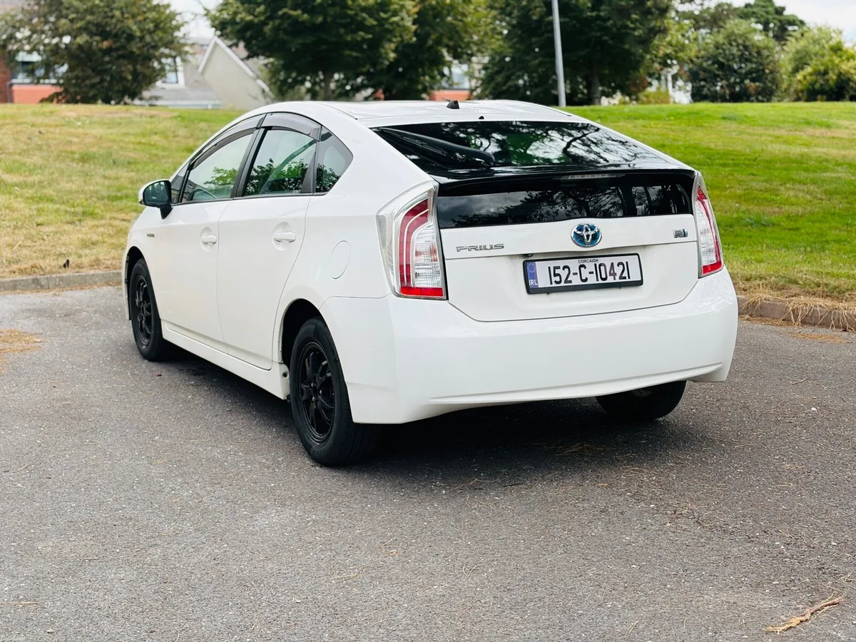 2015 Toyota Prius S Hybrid | 105500 KM - Image 6