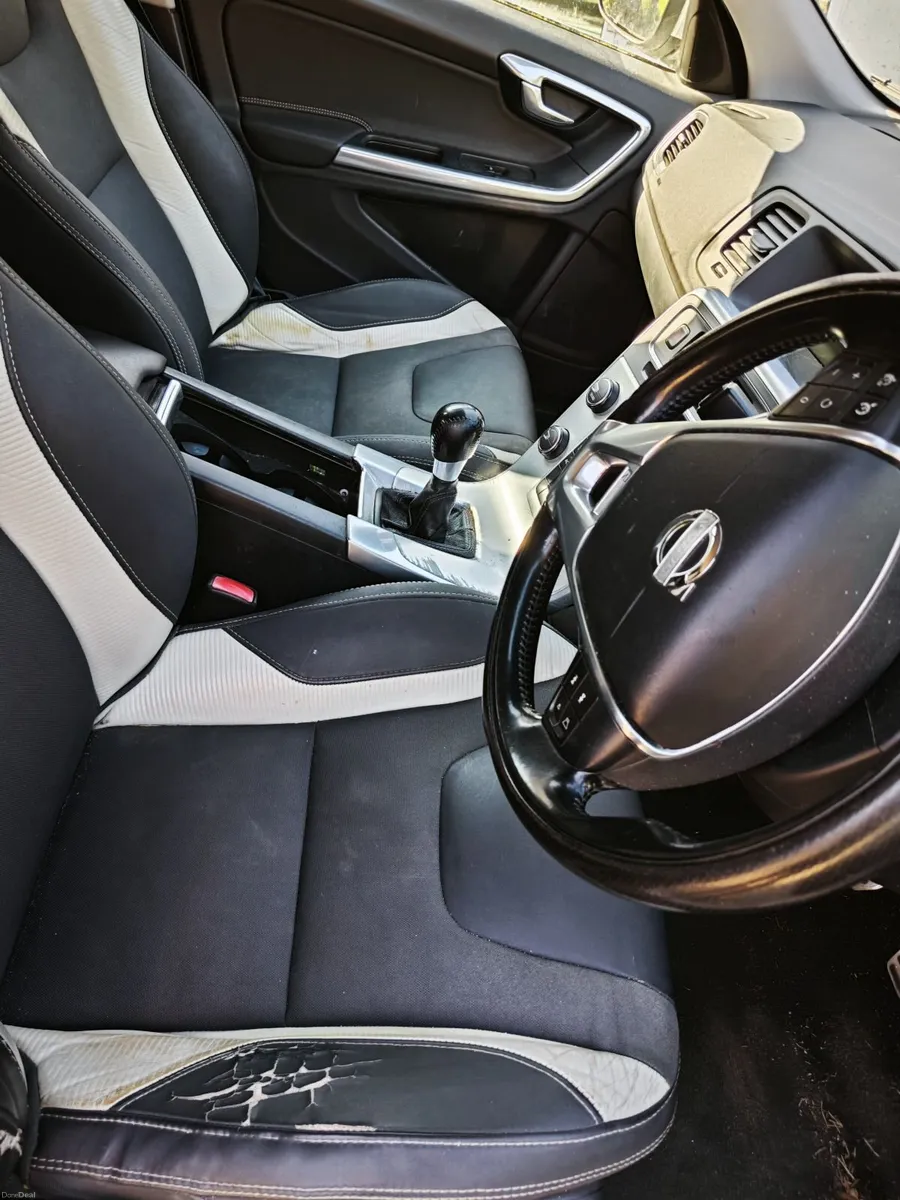 Volvo V60 2011, D3 2L, R Design, 163bhp, New NCT - Image 6