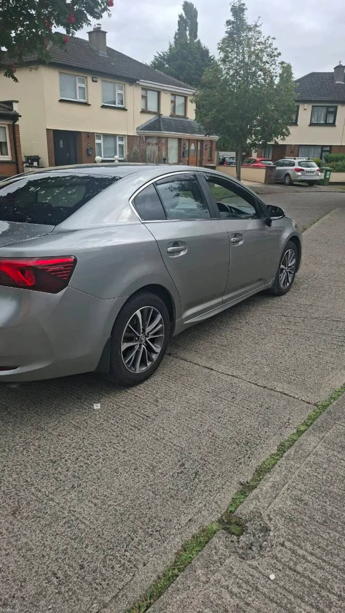 Toyota Avensis 2.0 - Image 5