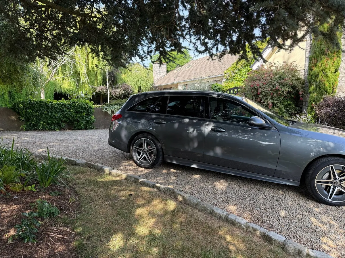 2023 Mercedes C300e AMG  Premium Plus Pan Roof - Image 4