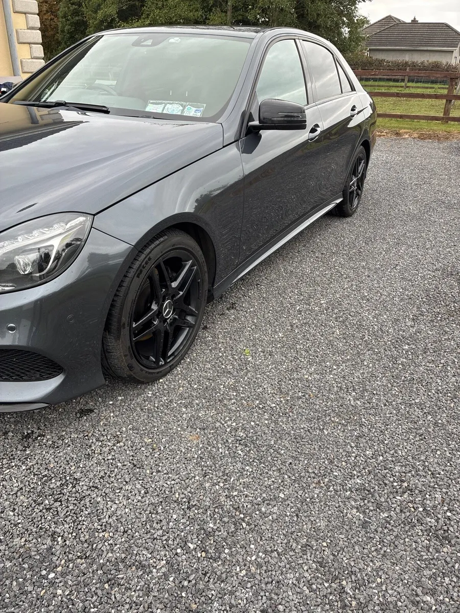 Mercedes 300 Hybrid - Image 3