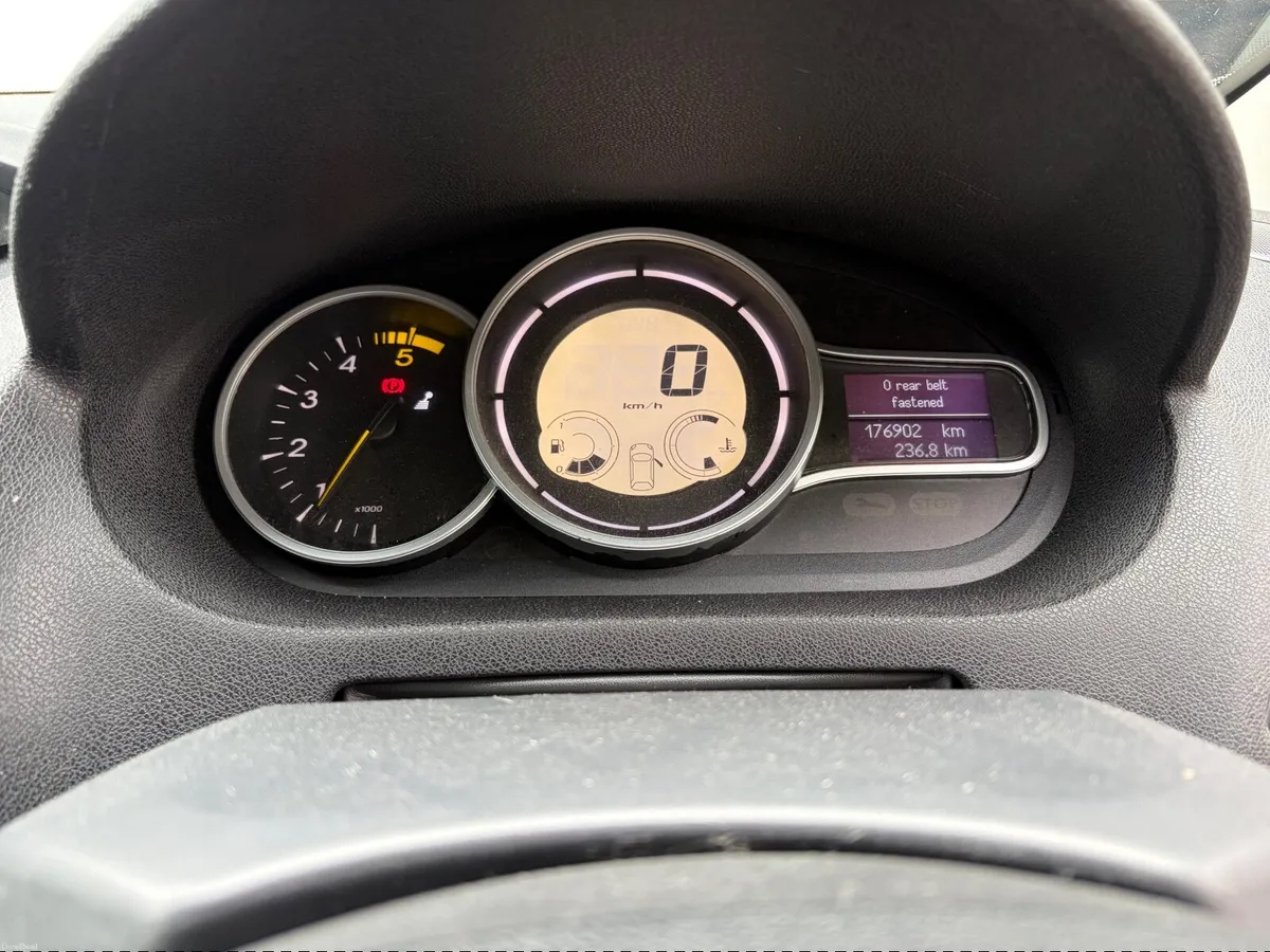 RENAULT MEGAN 2011 NCT 07/27 - Image 6