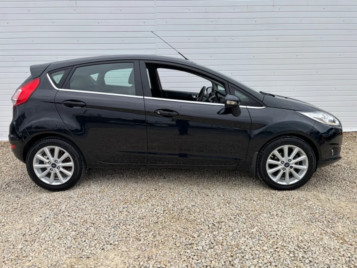 Ford Fiesta MCA TITANIUM 1.25 60PS M5 5 5DR 4DR - Image 4