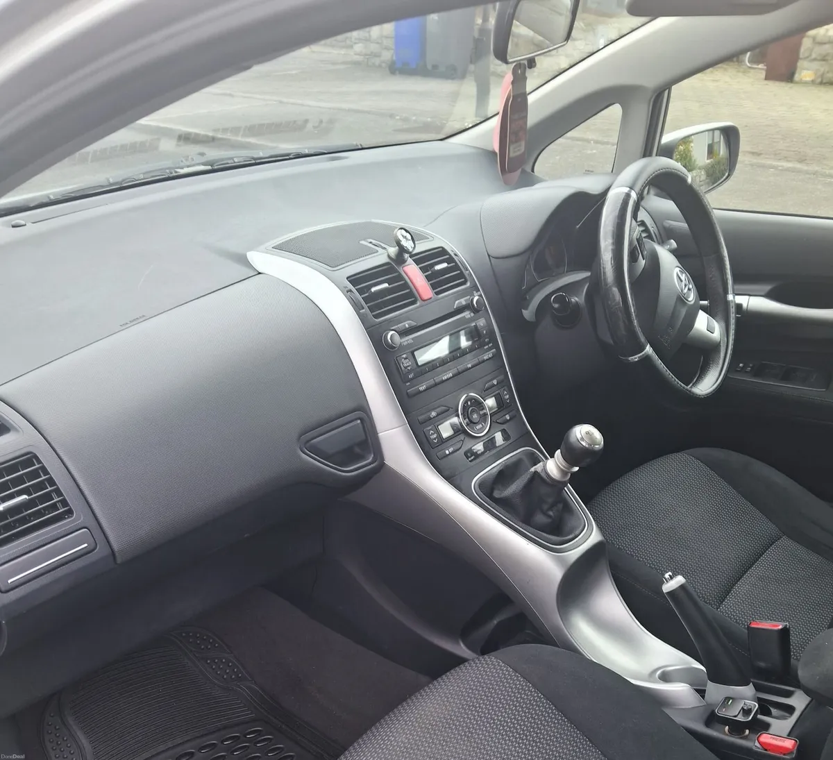 Toyota Auris 2010 - Image 1
