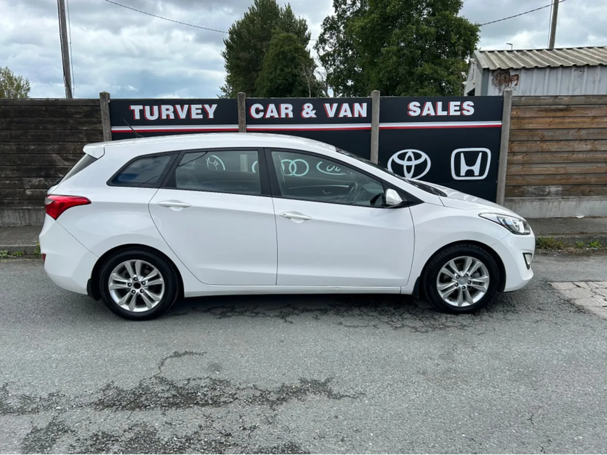 Hyundai i30 TOURER DELUXE 5DR - Image 3