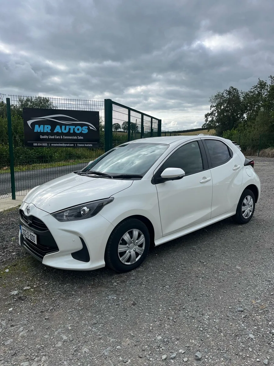 2022 TOYOTA YARIS AUTO LOW MILES - Image 3