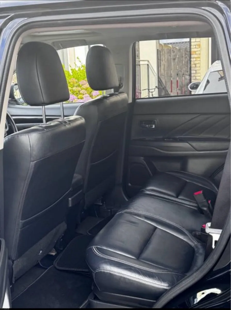 Mitsubishi outlander PHEV - Image 6