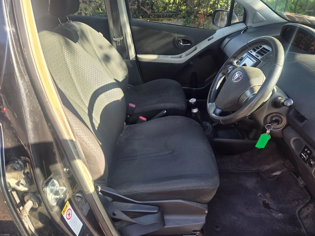 Toyota Yaris 2011 - Image 3