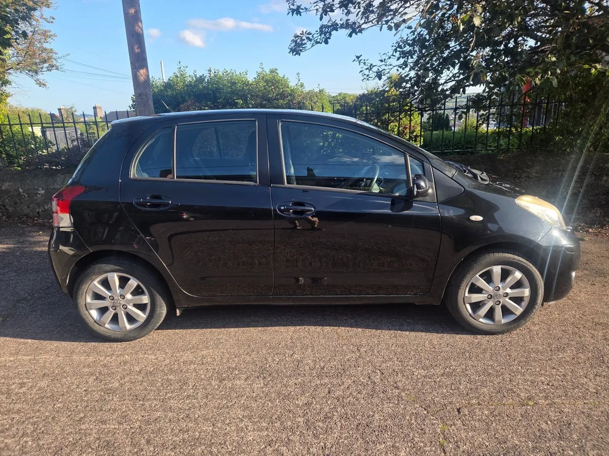 Toyota Yaris 2011 - Image 6
