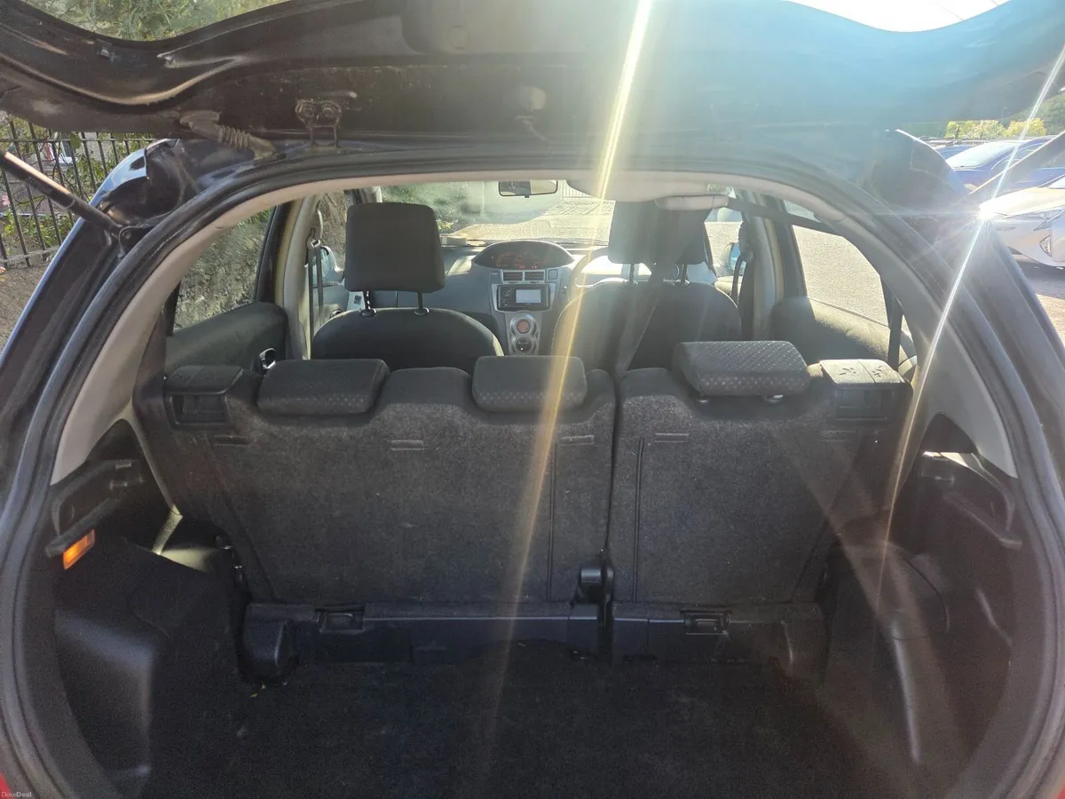 Toyota Yaris 2011 - Image 5