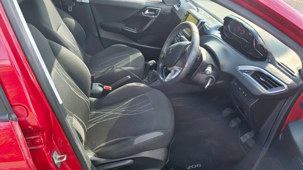 Peugeot 208 2015 - Image 3