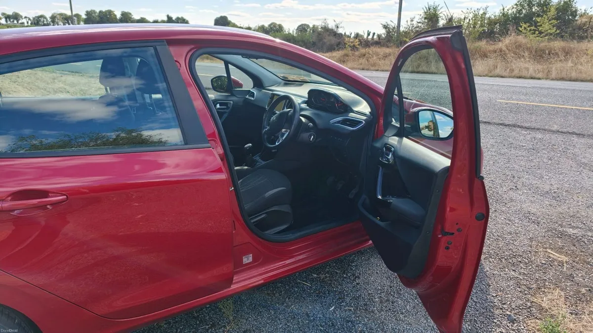 Peugeot 208 2015 - Image 6