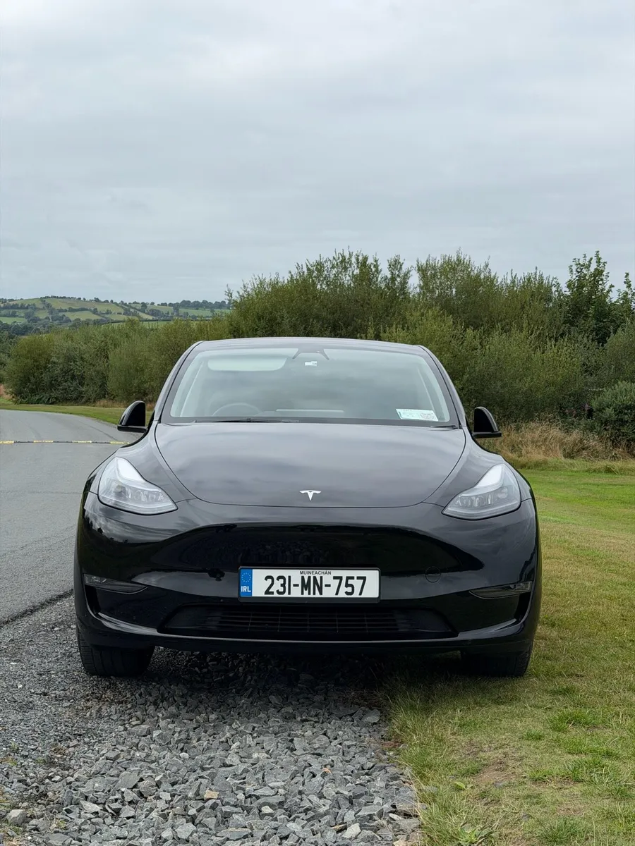 2023 Tesla model Y AWD long range dual motor - Image 3